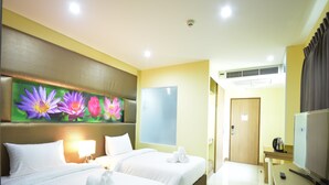A hotel room with two beds, a flat-screen TV, a kettle, and a painting of flowers on the wall. - Siam Golden Place Suvarnabhumi (Bangkok)