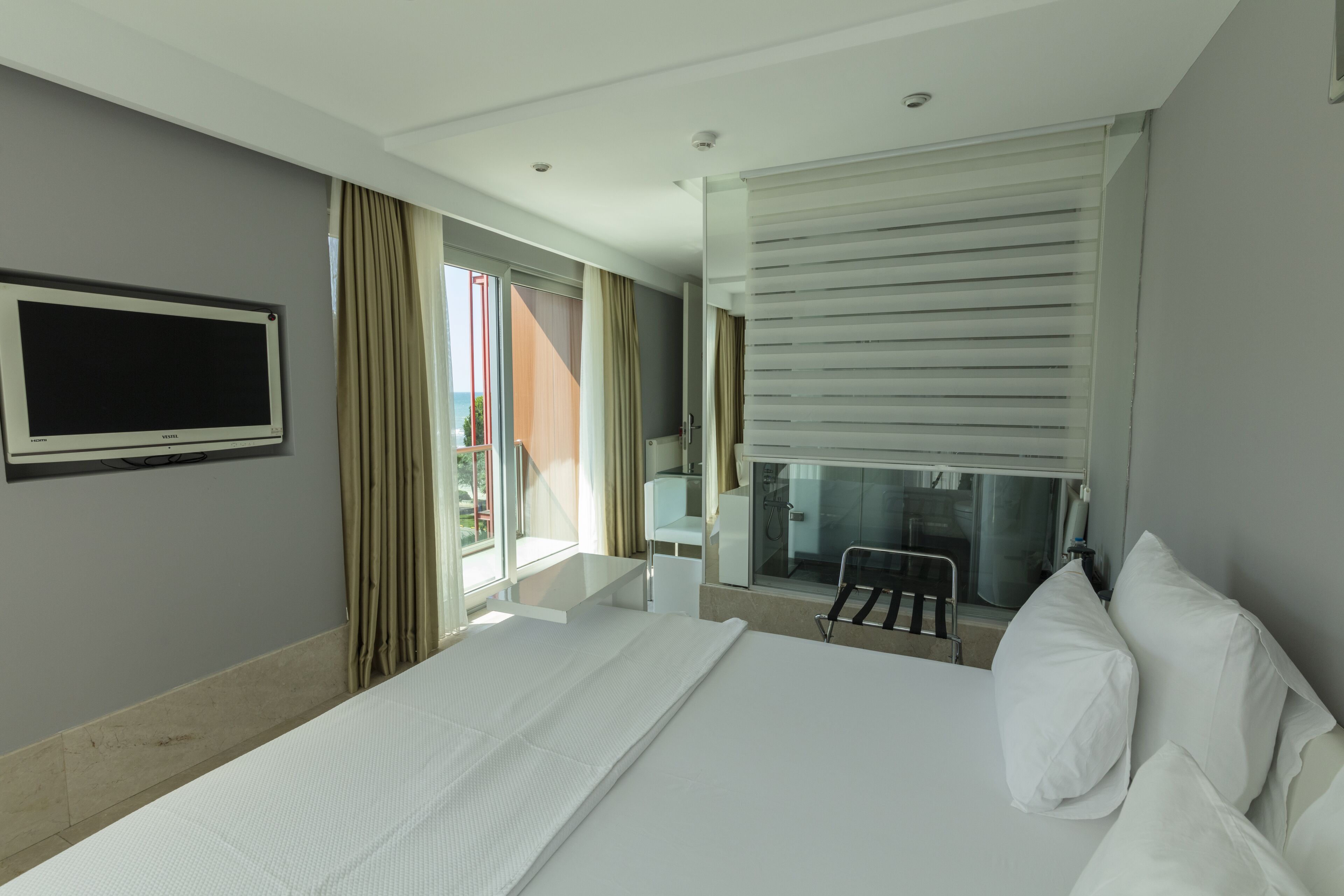 standard double room, garden view | minibar, in-room safe, desk, free wifi