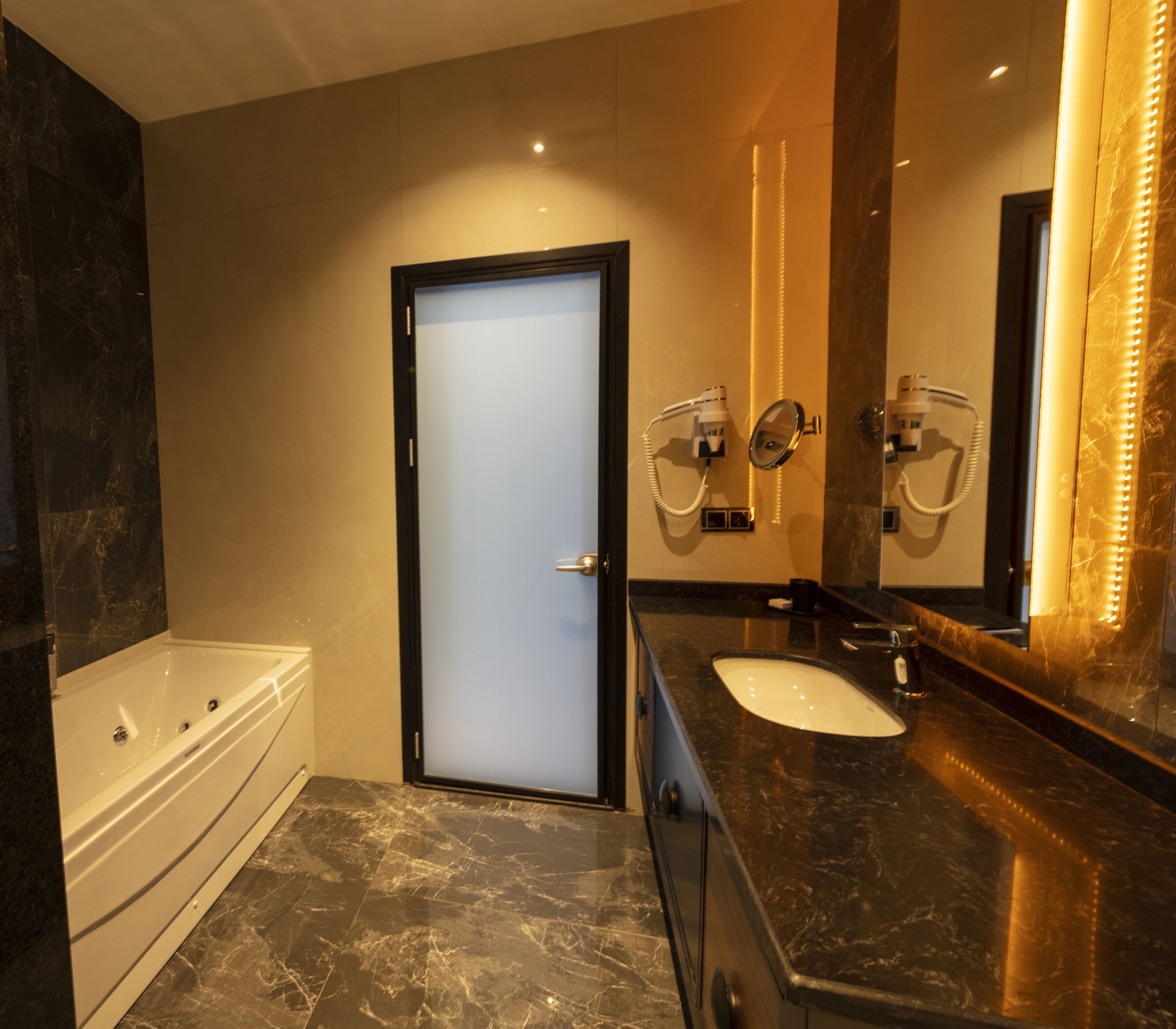 luxury room, 1 bedroom | bathroom | free toiletries, hair dryer, bathrobes, slippers