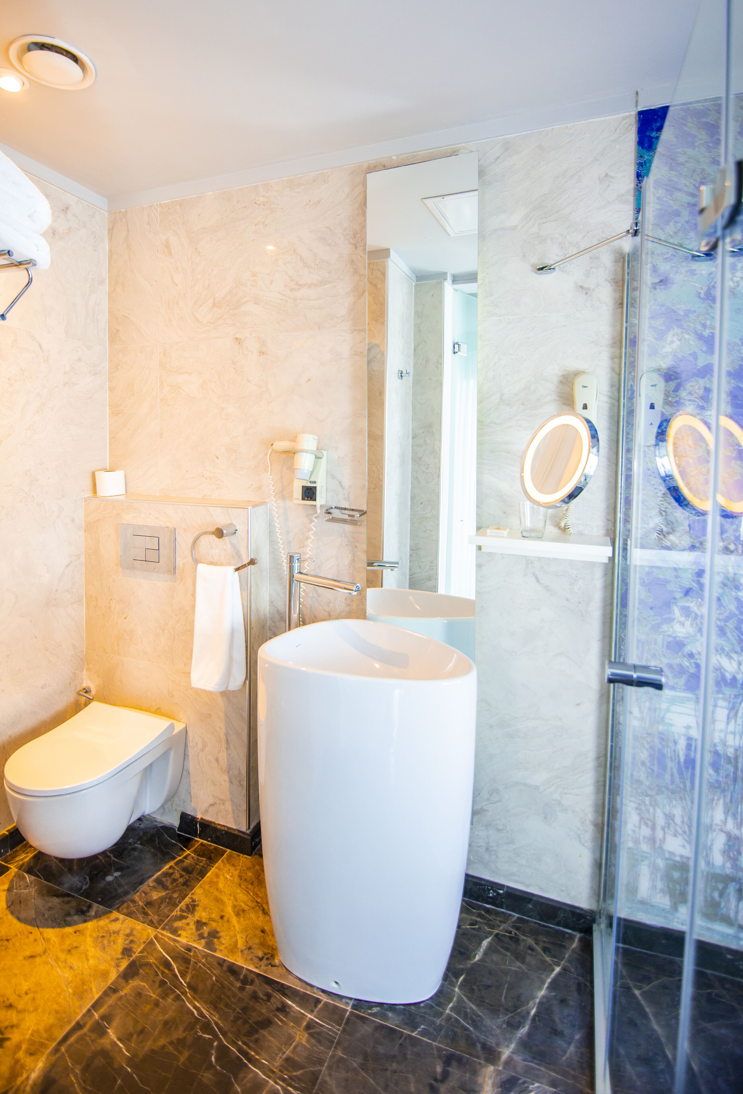 standard double room, garden view | minibar, in-room safe, desk, free wifi