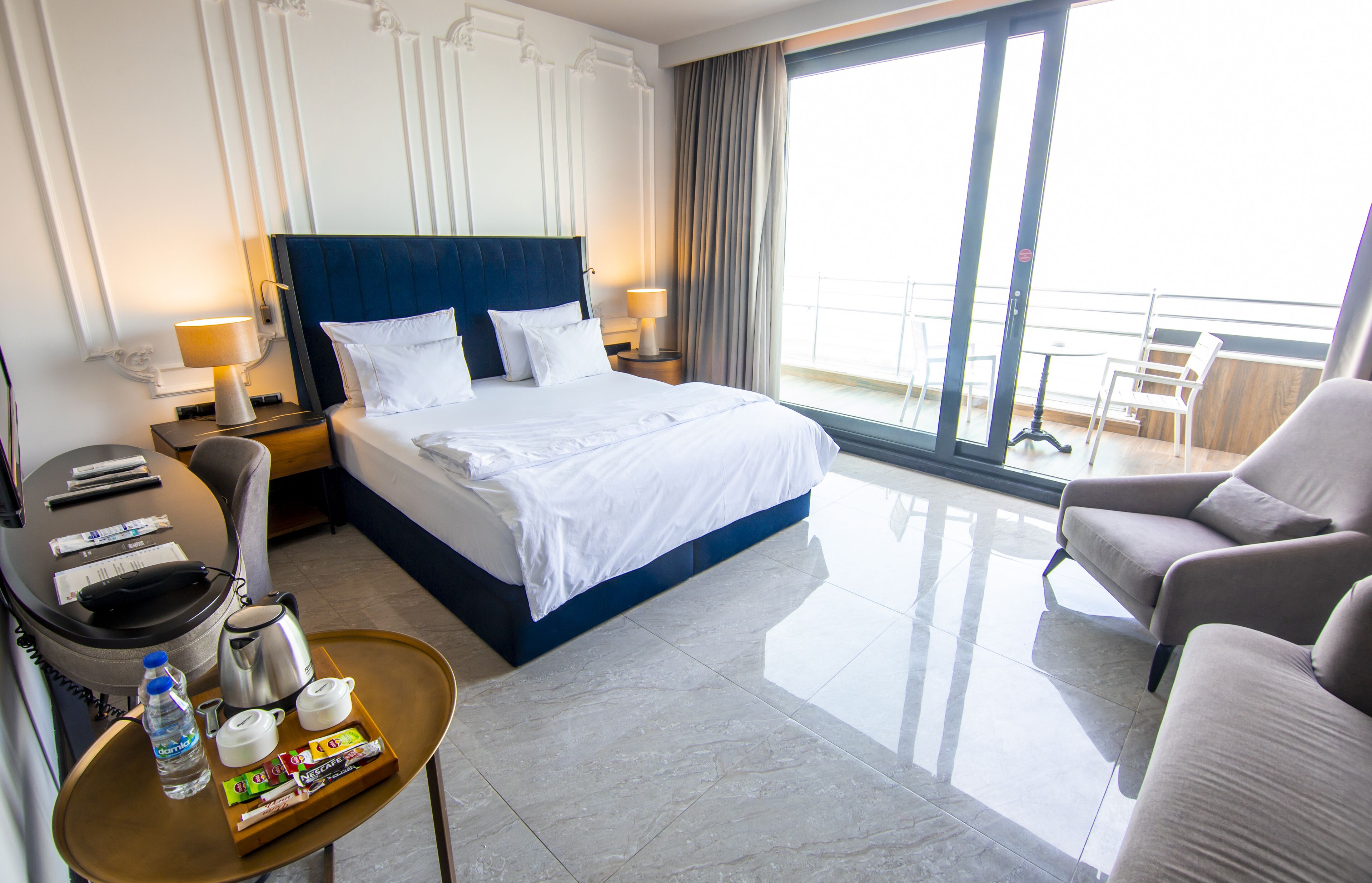 luxury room, 1 bedroom | minibar, in-room safe, desk, free wifi