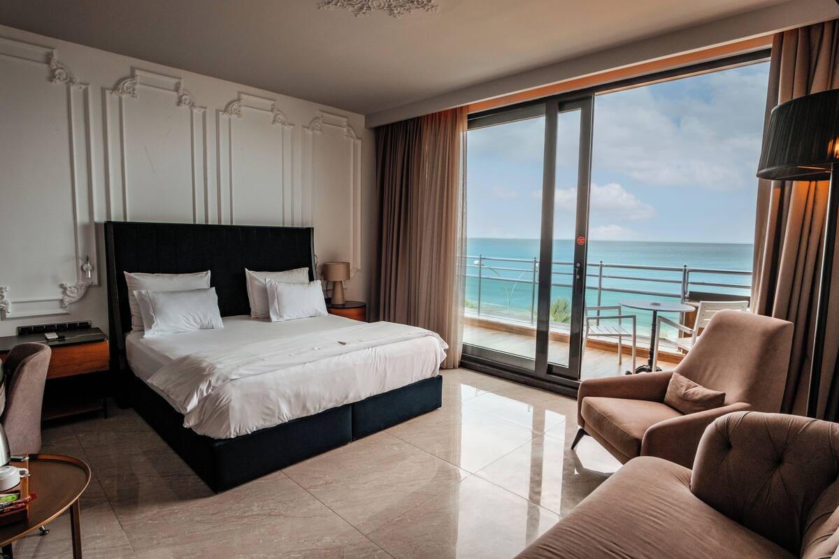 Luxury-Zimmer, 1 Schlafzimmer | Minibar, Zimmersafe, Schreibtisch, kostenloses WLAN