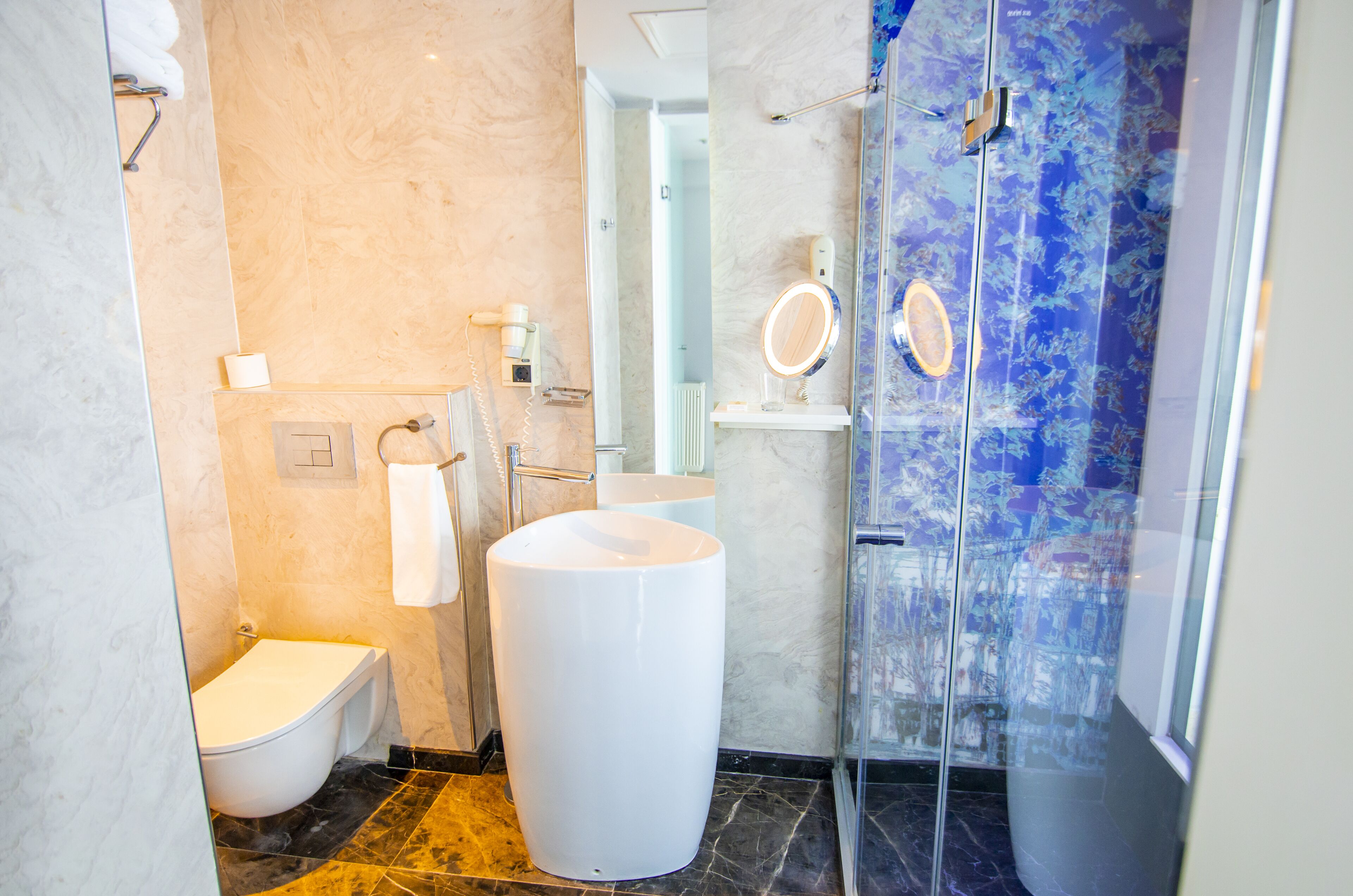 standard double room, garden view | bathroom | free toiletries, hair dryer, bathrobes, slippers