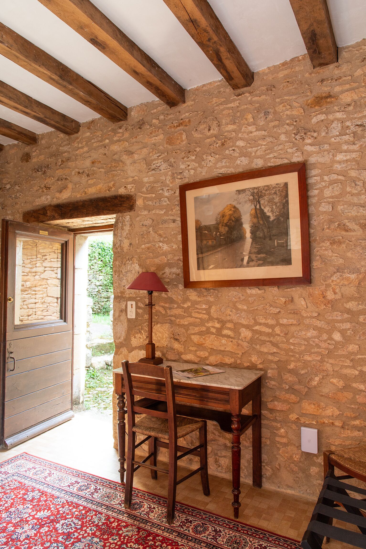 Chambre Double Luxe, salle de bains attenante, vue cour intérieure