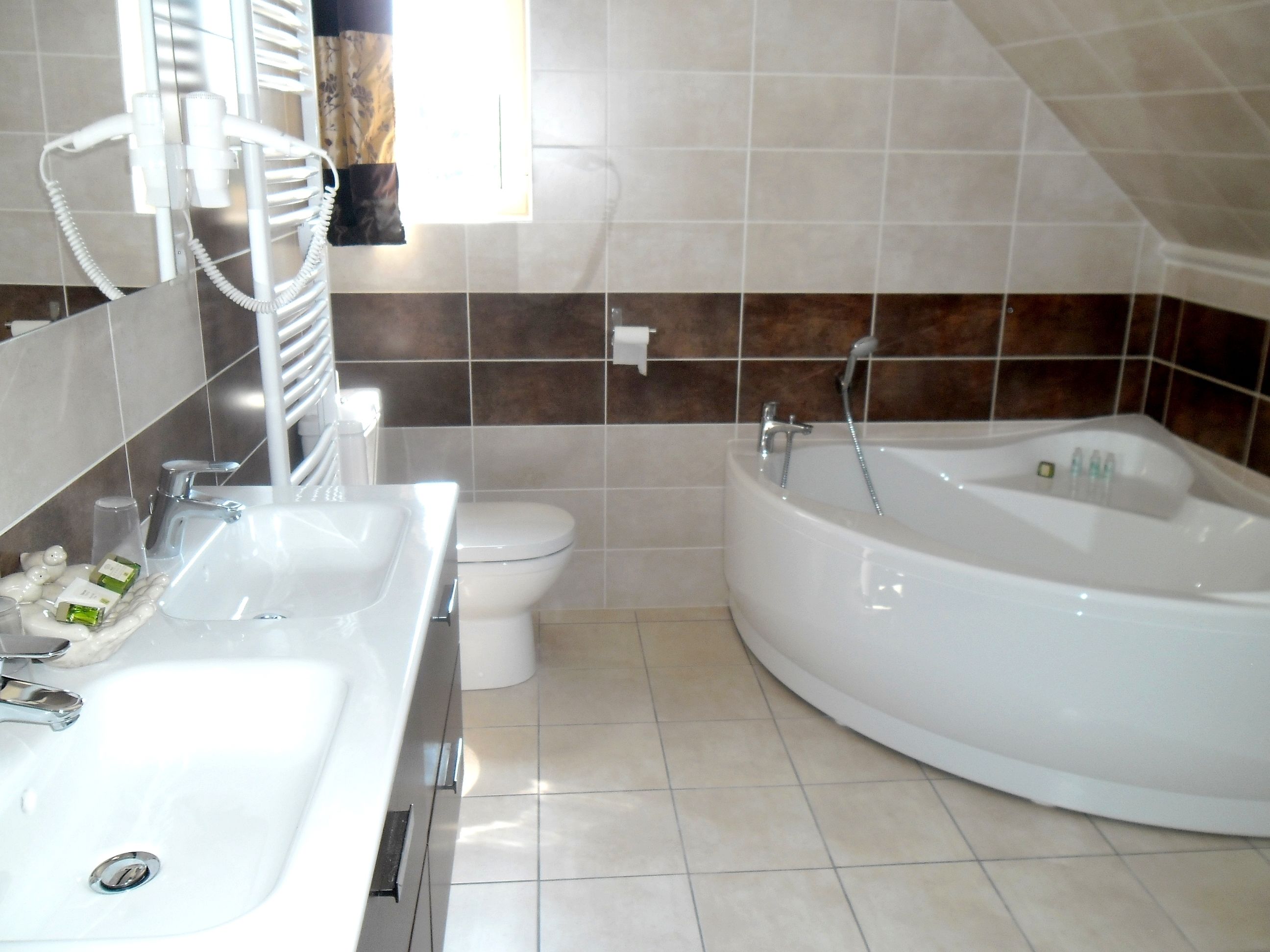 free toiletries, towels