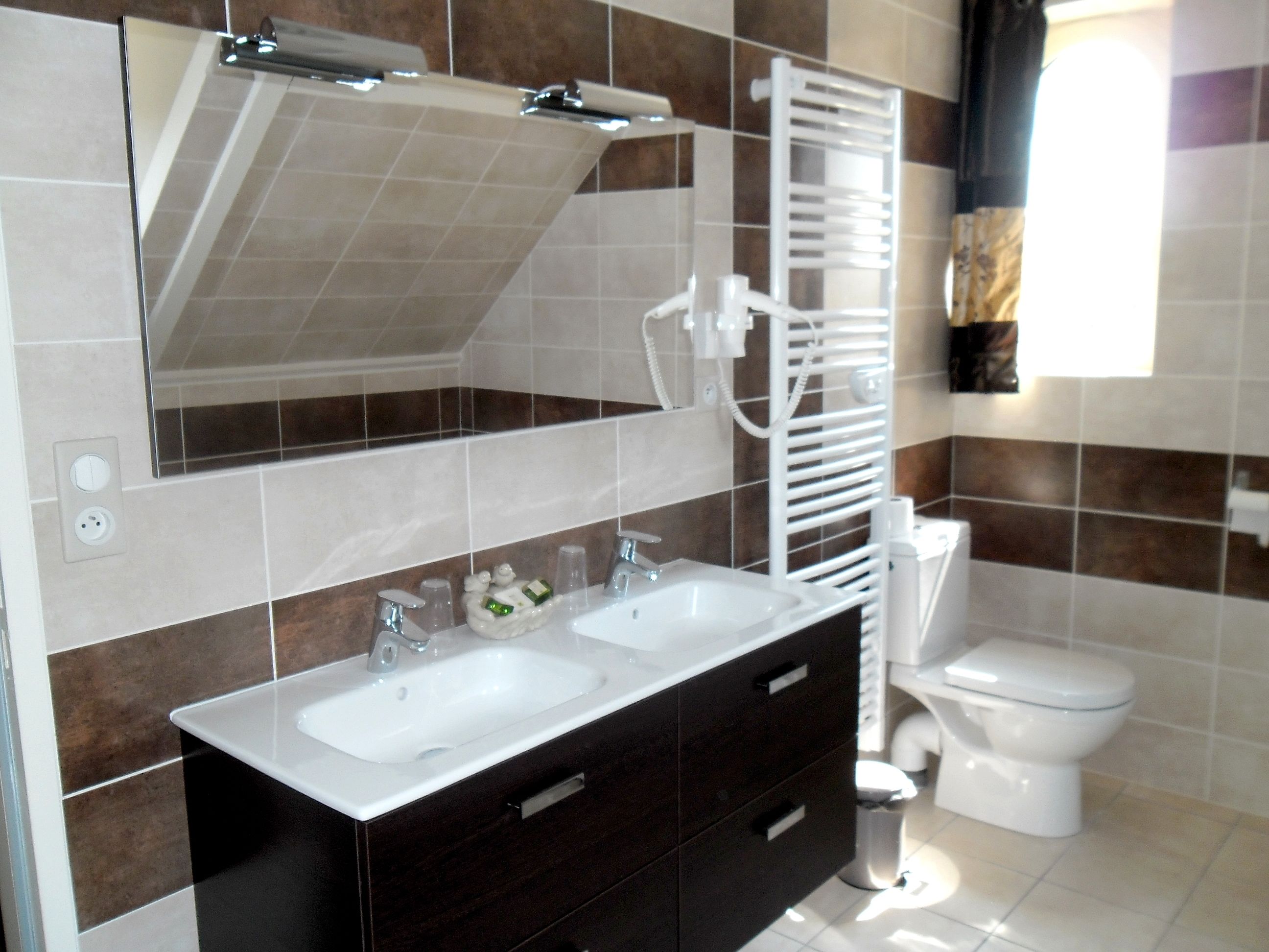 free toiletries, towels