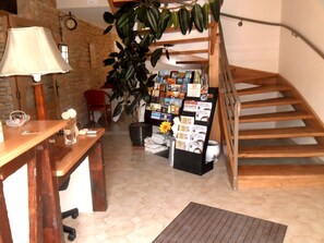 Reception - Logis Hôtel - Les Collines (Cublac)