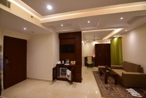 ห้องแฟมิลี่ดับเบิล | เครื่องนอนระดับพรีเมียม, เตียงพร้อมฟูกเสริมที่นอน, มินิบาร์