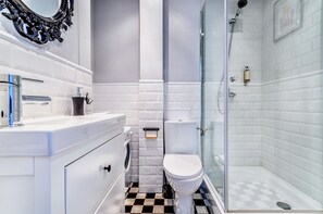 Deluxe Apartment (Kosciuszki 15 a) | Bathroom | Free toiletries, hair dryer, towels - Rint- Rynek Kosciuszki (Bialystok)