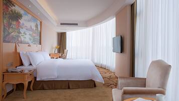 Minibar, desk, blackout curtains, free WiFi