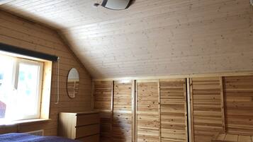 Casa de campo Confort, 2 habitaciones, vista al lago | 1 habitación, ropa de cama de alta calidad y decoración personalizada