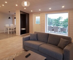 Departamento Confort | Área de sala de estar | Televisión de pantalla plana de 50 pulgadas con canales vía satélite 