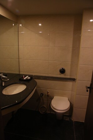 Deluxe Room | Bathroom