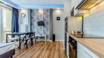 Deluxe-Apartment | Eigene Kochnische | Kühlschrank, Mikrowelle, Ofen, Herdplatte