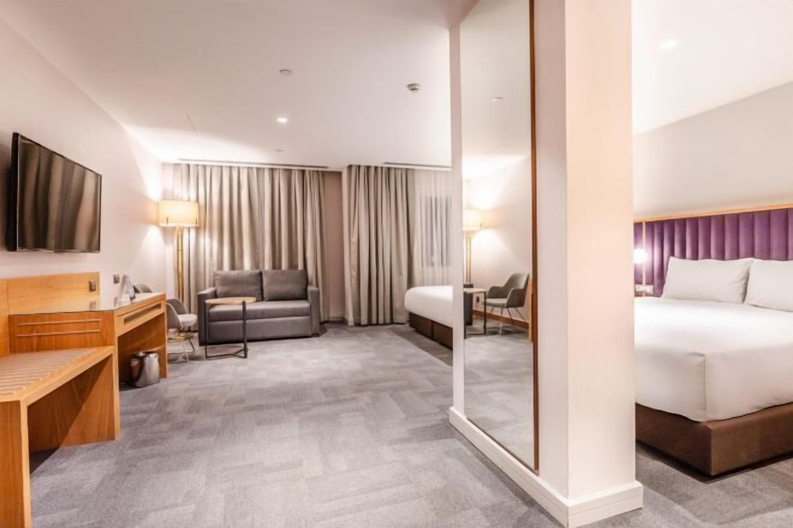 Premium bedding, minibar, in-room safe, desk