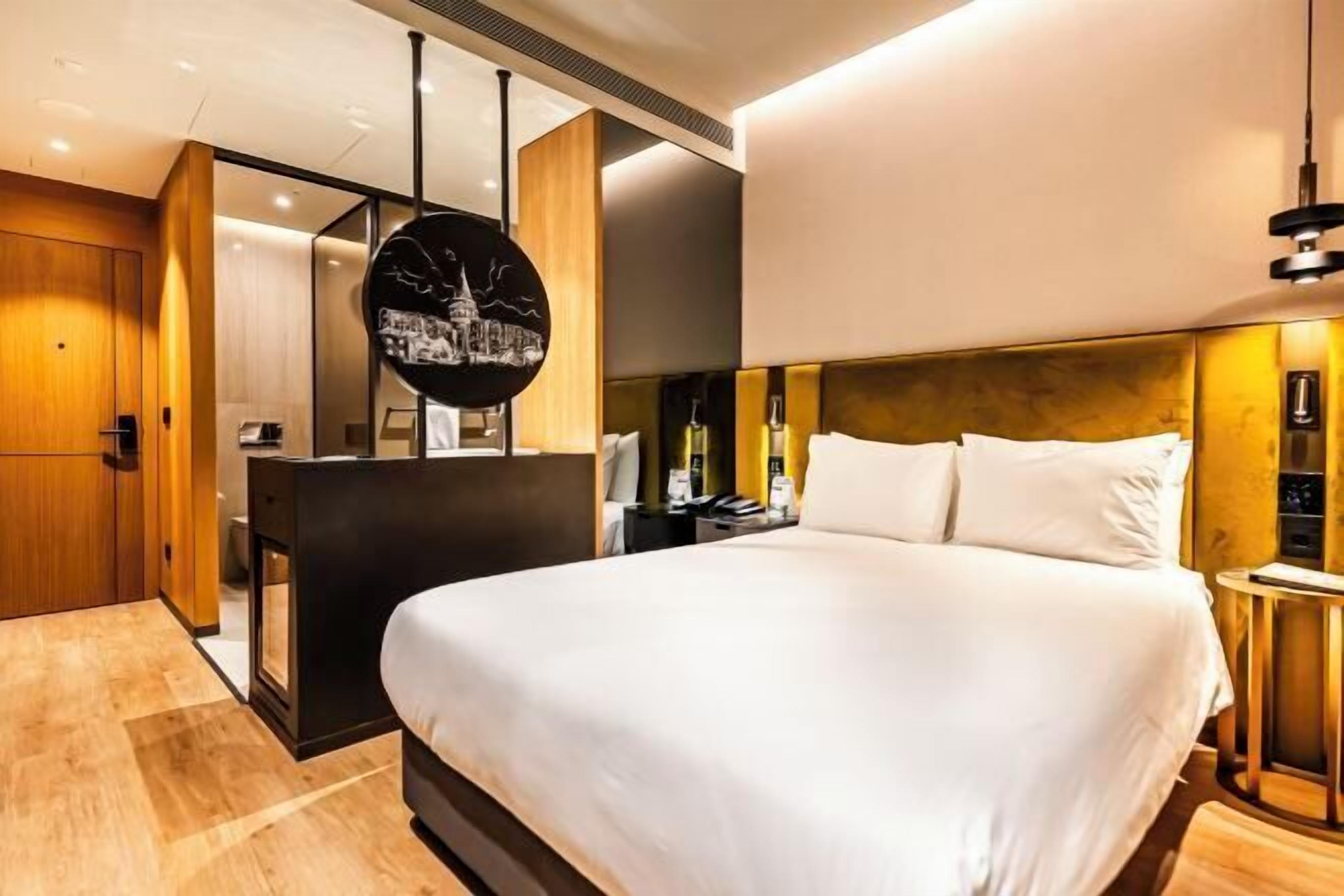 Premium bedding, minibar, in-room safe, desk