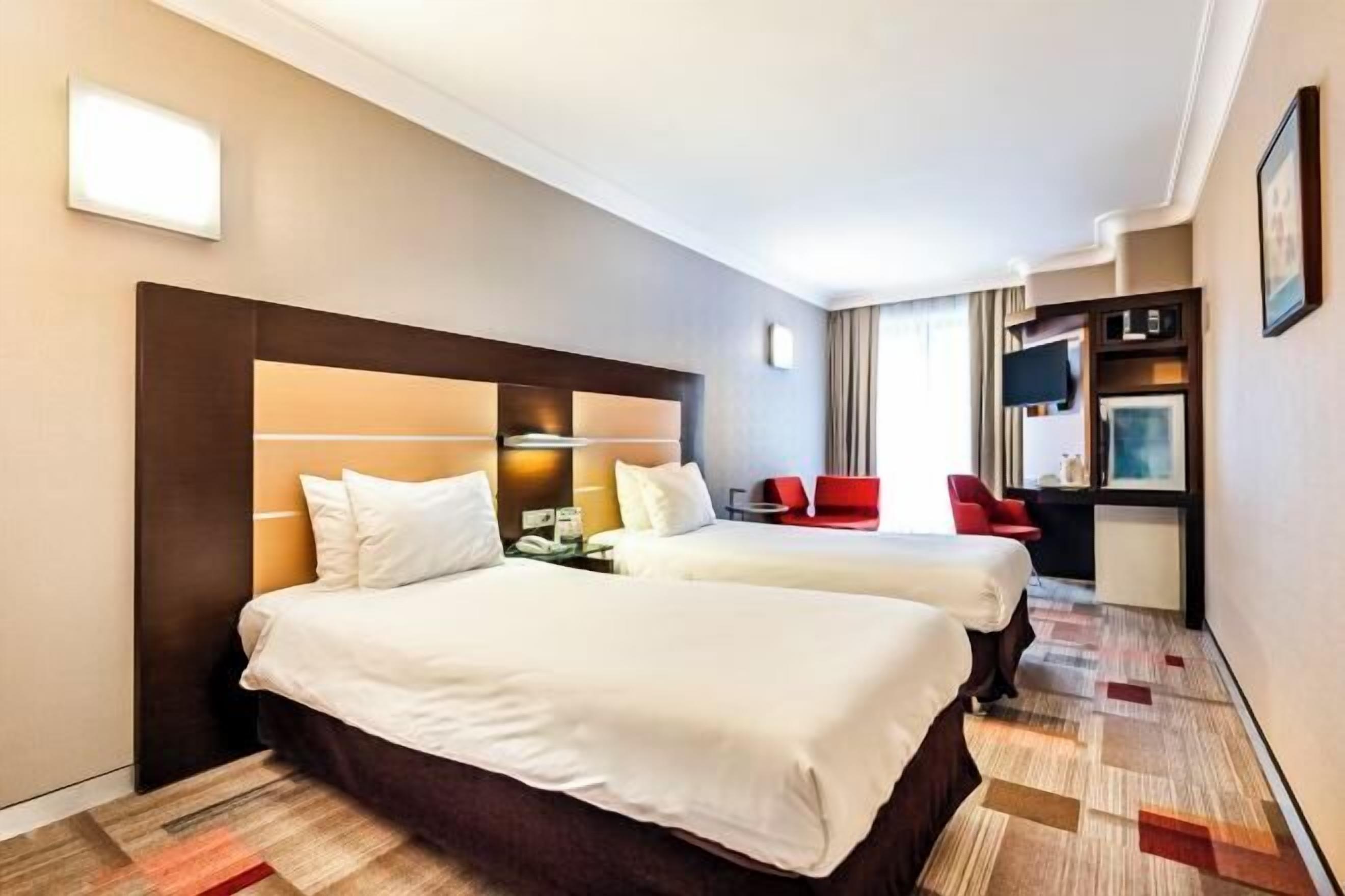 Premium bedding, minibar, in-room safe, desk