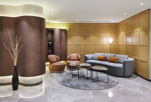 Lobby-lounge