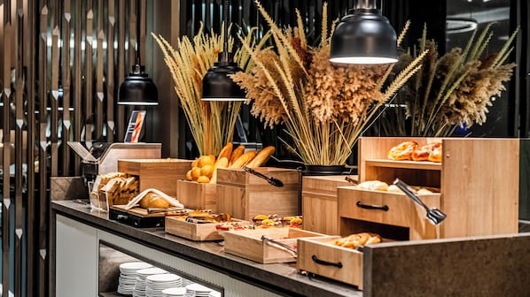 Daily buffet breakfast (TRY 525 per person) - Lamartine Hotel (Istanbul)