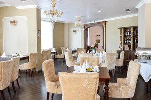 Se sirven desayunos, cenas y cocina local e internacional 