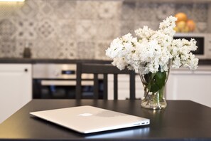 Refrigerador, microondas, horno, placa de cocina