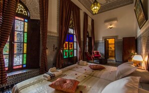 Quarto casal ou duplo | Cofres nos quartos, escrivaninha, berços grátis