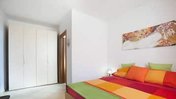 Habitación doble | Minibar y caja de seguridad en la habitación