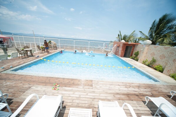 2 albercas al aire libre 