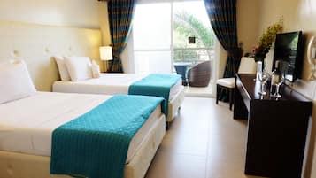 Deluxe Twin Room | 1 bedroom, minibar, in-room safe, desk