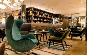 Bar (on property) - Motel One Amsterdam - Waterlooplein (Amsterdam)