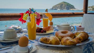 Desayuno buffet incluido todos los días