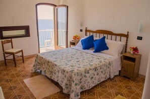 In-room safe, desk, blackout curtains, cots/infant beds - Hotel Angelino (Barano d'Ischia)