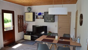 House, 2 Bedrooms | Living area | Flat-screen TV - Ferienhaus Emsetal (Waltershausen)