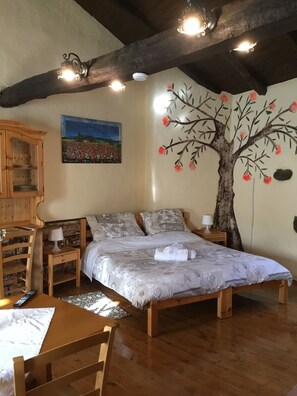 Apartamento | Frigobar, ferros/tábuas de passar roupa, berços grátis