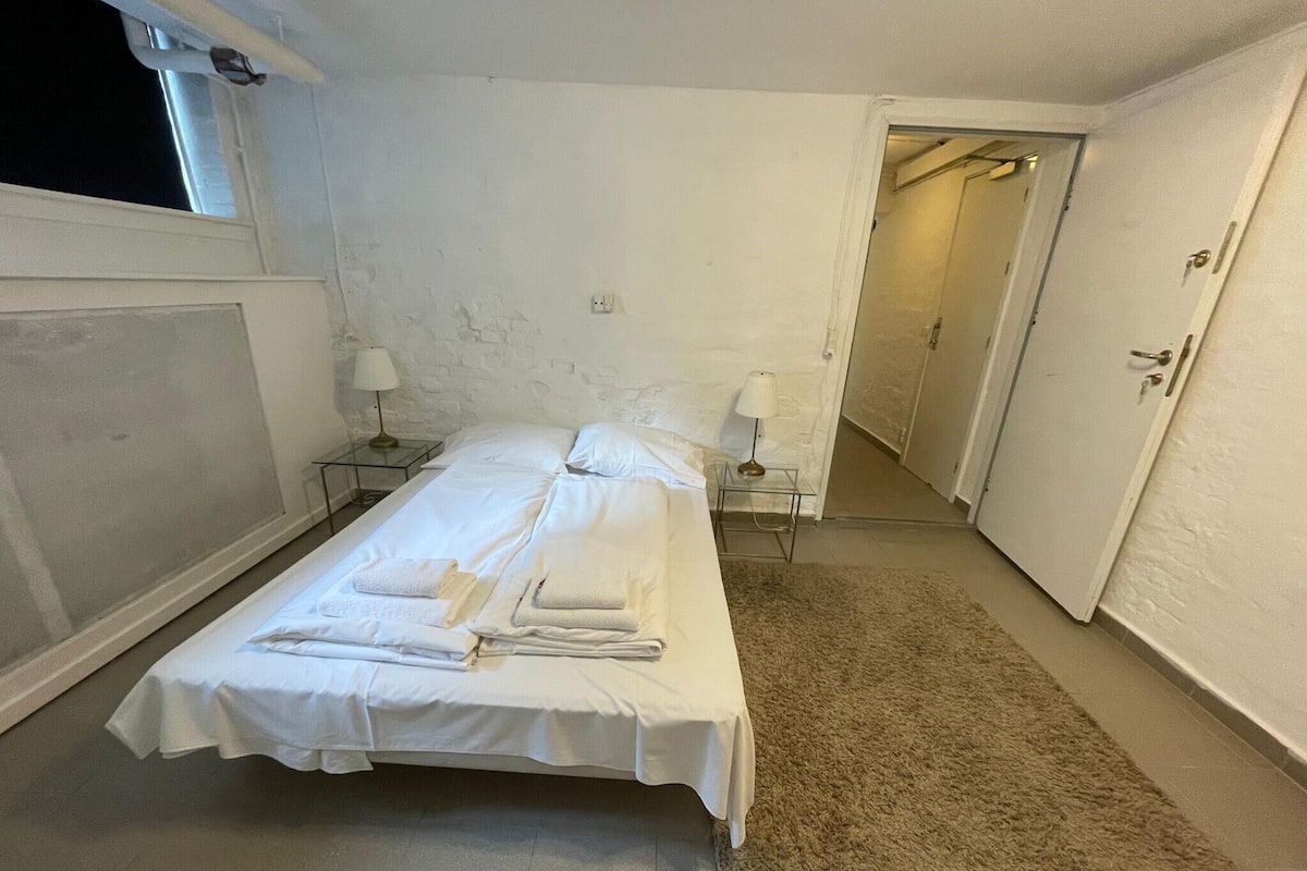 Economy tweepersoonskamer | Een bureau, verduisterende gordijnen, gratis wifi, beddengoed