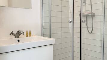 Family Room | Bathroom