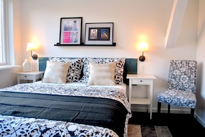 Escritorio, cortinas blackout, wifi gratis y ropa de cama