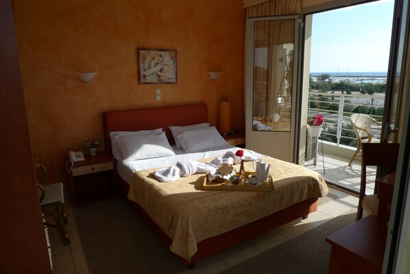 Soundproofing, iron/ironing board, free WiFi, bed sheets - Hotel Ikaros (Elliniko-Argyroupoli)