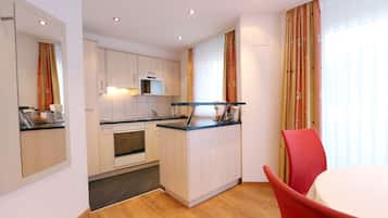 1 bedroom, desk, iron/ironing board, free cots/infant beds