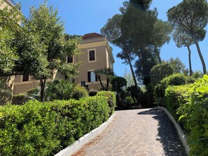 Exterior - Villa Angelina (Rome)