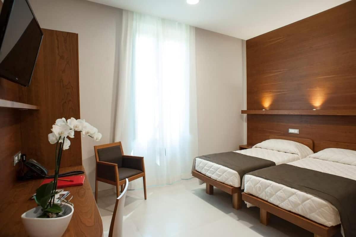 Een minibar, gratis wifi, beddengoed