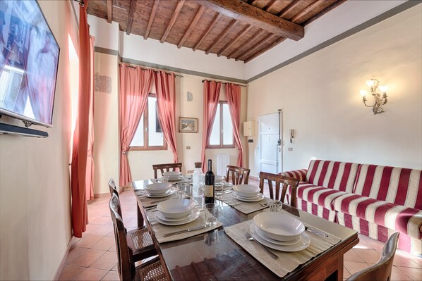 Deluxe Apartment, 2 Bedrooms | In-room dining
