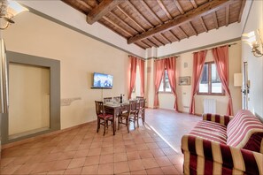 Deluxe Apartment, 2 Bedrooms | Living room