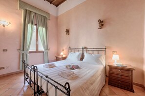 Deluxe Apartment, 2 Bedrooms | 2 bedrooms, desk, free WiFi, bed sheets