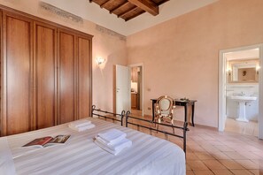 Appartement Deluxe, 2 chambres | 2 chambres, bureau, Wi-Fi gratuit, draps fournis