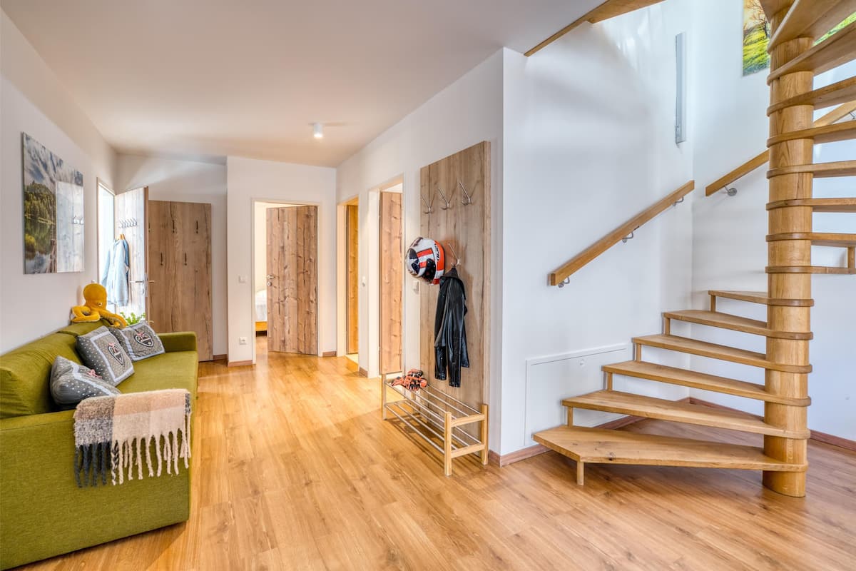 Gallery Apartment | 5 bedrooms, hypo-allergenic bedding, blackout drapes, free WiFi