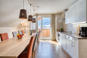 Deluxe Apartment, 5 Bedrooms, Balcony, Mountain View | Private kitchen - COOEE alpin Hotel Dachstein (Gosau)