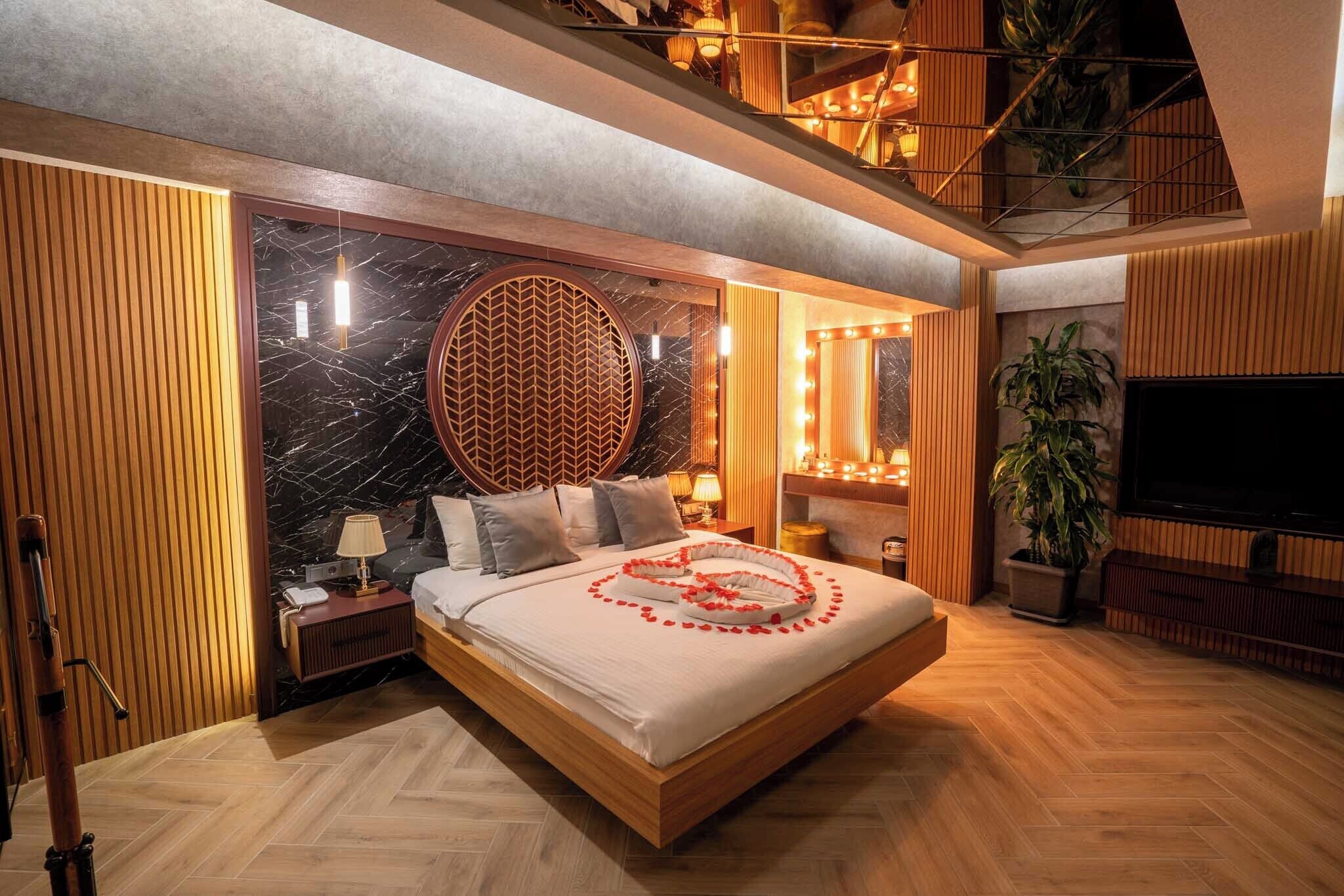 Suíte luxo, banheira de hidromassagem | Frigobar, cofres nos quartos, escrivaninha, quartos à prova de som