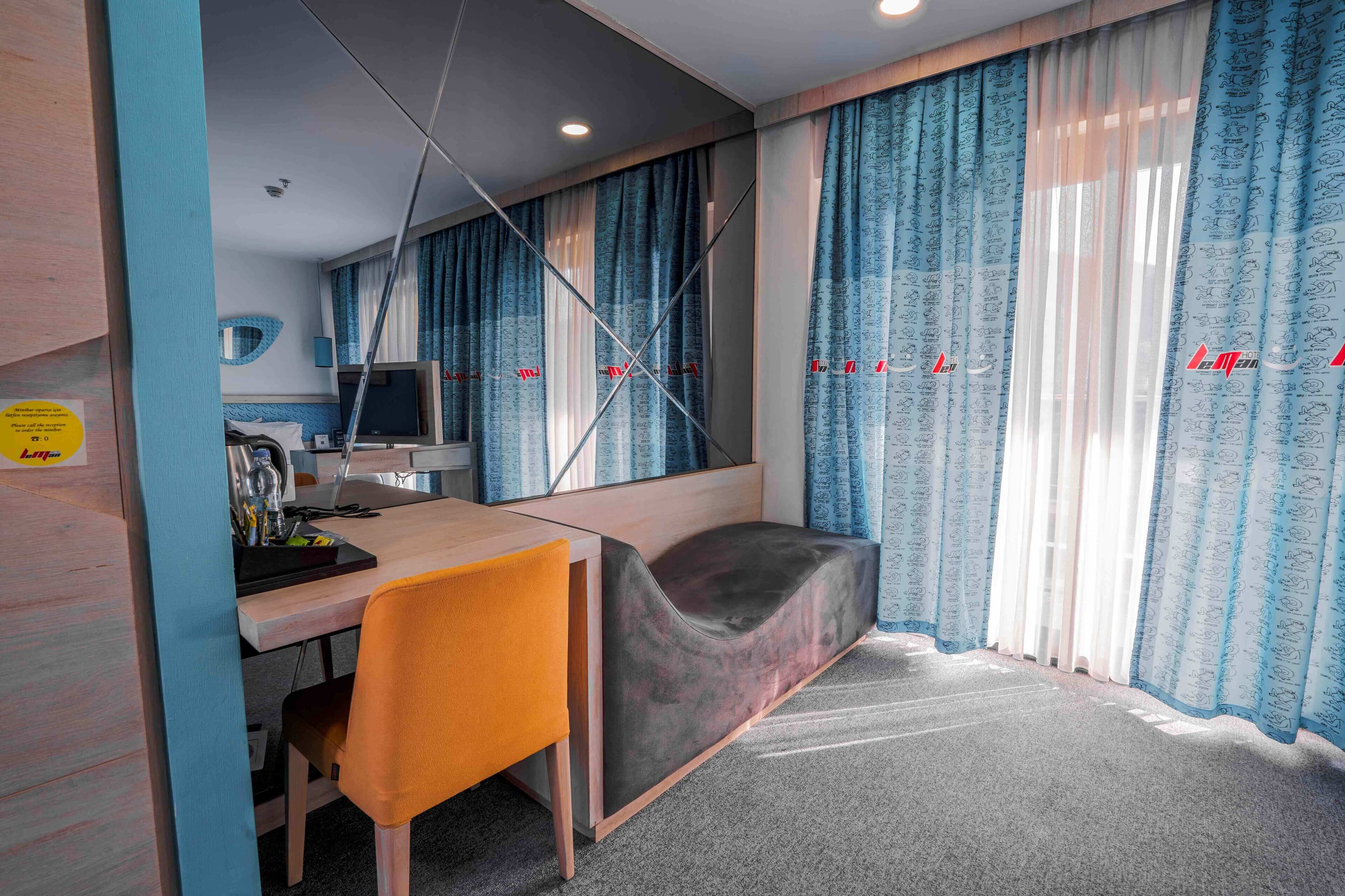 deluxe room | minibar, in-room safe, desk, soundproofing