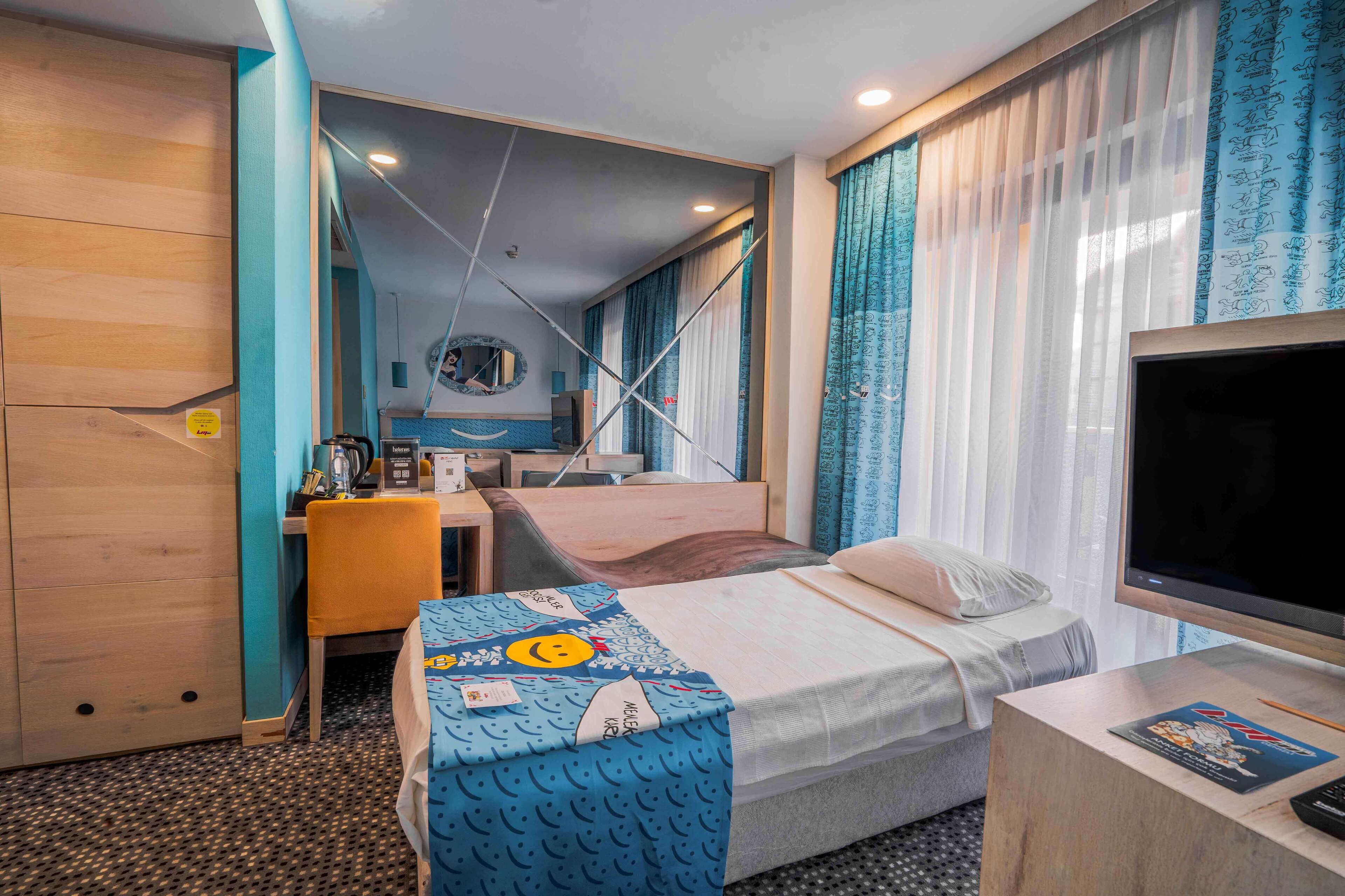 deluxe room | minibar, in-room safe, desk, soundproofing